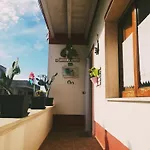 Tobia's House Alojamento de Acomodação e Pequeno-almoço 4*