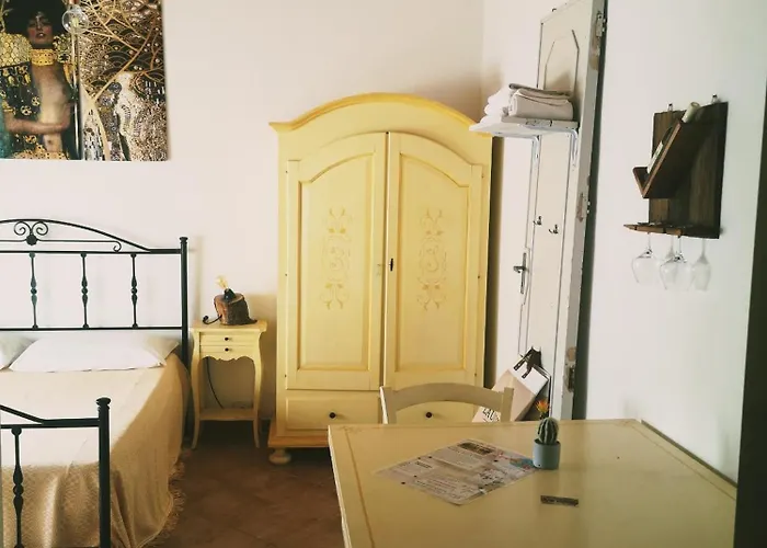 Tobia's House Bed and Breakfast 4*