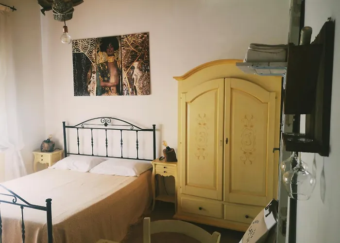 Tobia's House Bed and Breakfast 4*