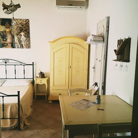 Tobia's House Bed & Breakfast *