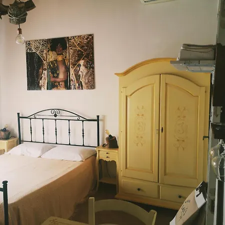 Tobia's House Bed & Breakfast *