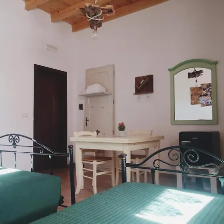 Tobia's House Bed & Breakfast 4*