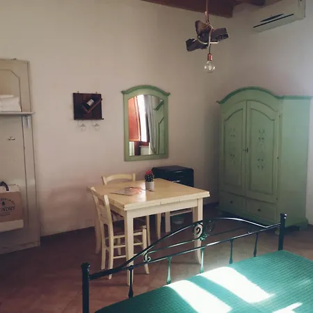 Tobia's House Bed & Breakfast *