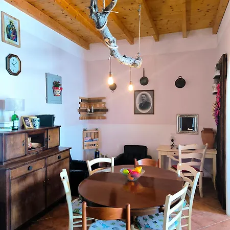 Tobia's House