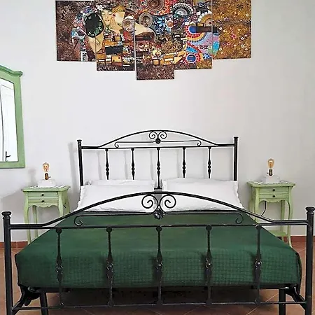 Tobia's House فندق مبيت وإفطار 4*
